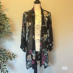 Helena Quinn Elegant Floral Kimono